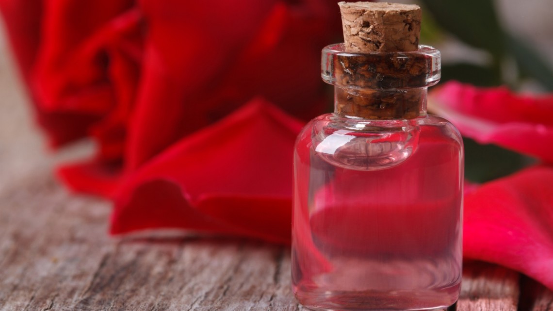 Rejuvenate your eyes by using only rosewater